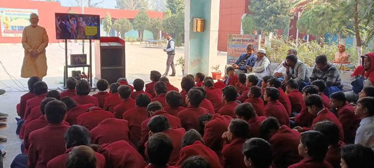 प्रधानमंत्री ने नवोदय छात्रों को दिये सफलता के मंत्र