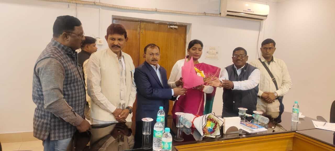 सिस्टा के अधिकारियों ने जनजाति आयोग के अध्यक्ष से की मुलाकात