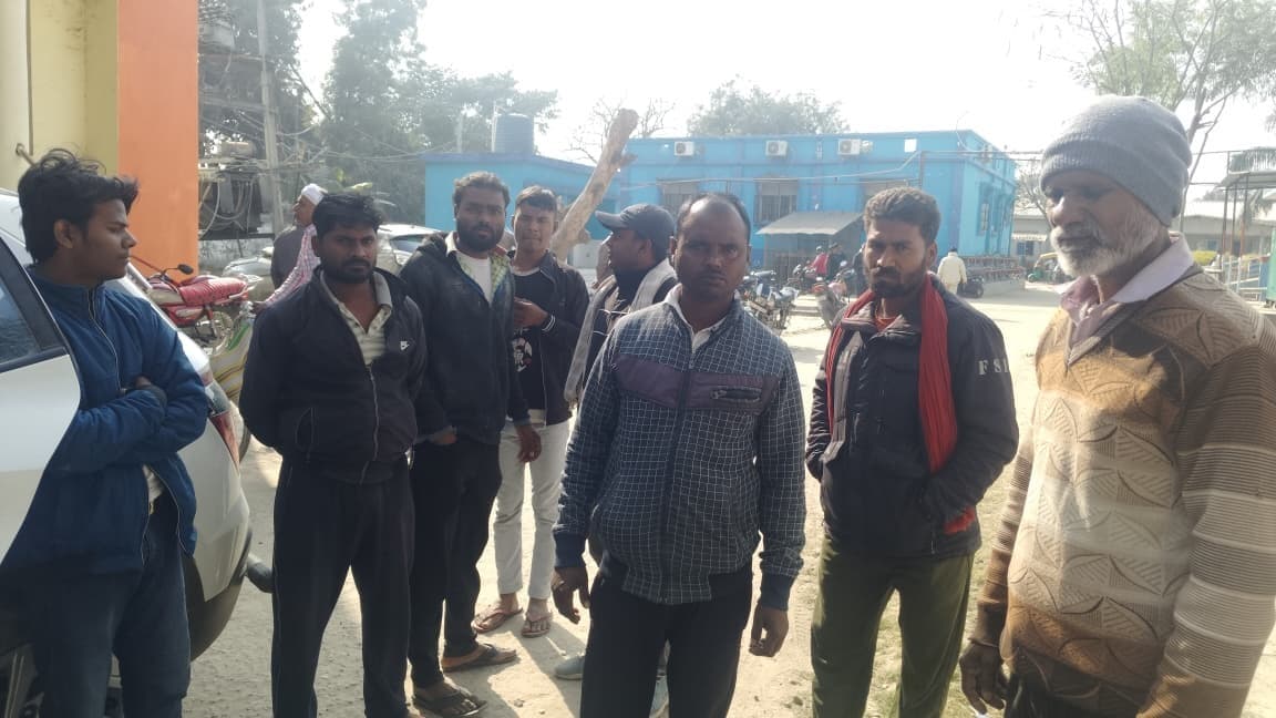 बिजली खंभा खड़ा करने के दौरान मजदूर की करंट से मौत