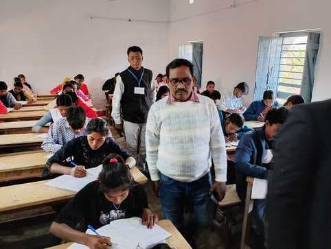 गृह निर्माण को लेकर विवाद में महिला घायल