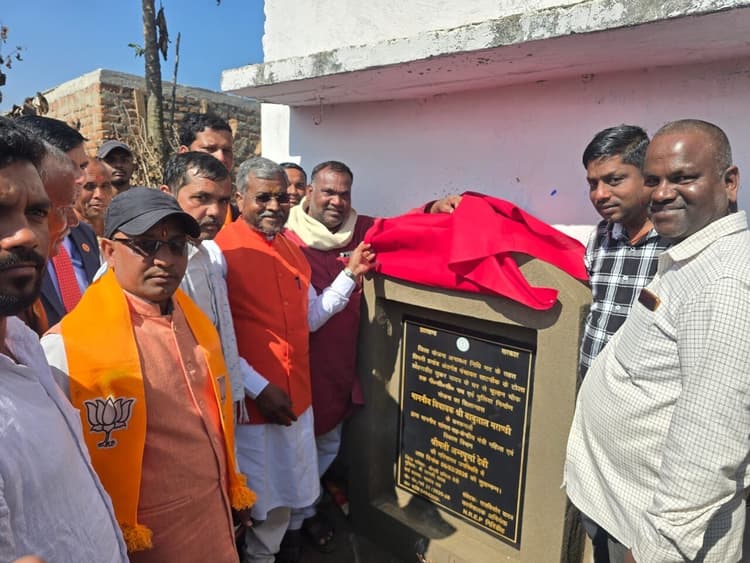 Giridih News :हेमंत सरकार को गांव व गरीबों से कोई सरोकार नहीं : बाबूलाल