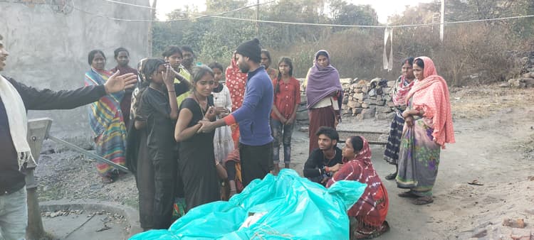 Bokaro News : पिकअप वैन के धक्के से फुसरो के दो युवकों की मौत