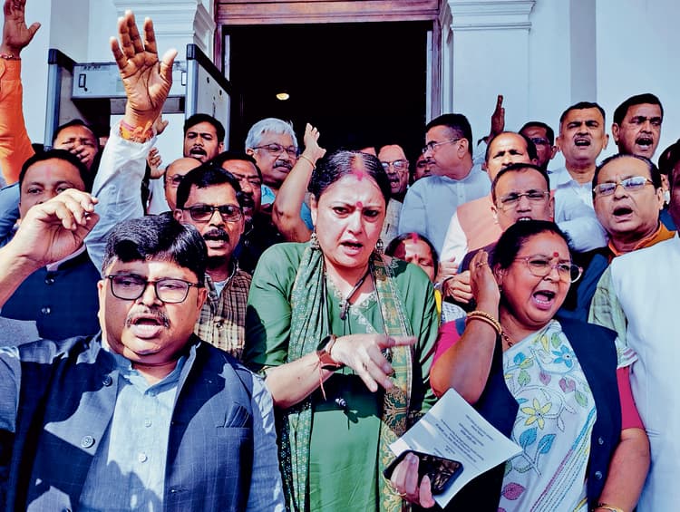 बजट पर वित्त राज्य मंत्री चंद्रिमा भट्टाचार्य के जवाबी भाषण से पहले भाजपा ने किया वॉकआउट