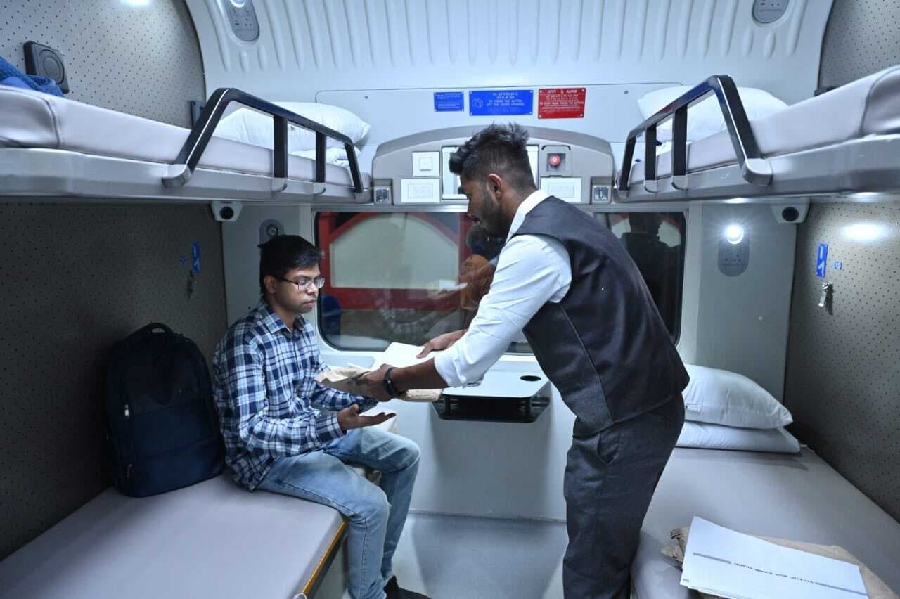 वंदे भारत स्लीपर एक्सप्रेस को यात्रियों से मिल रही सराहना