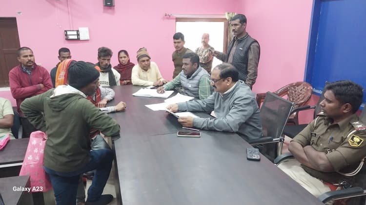 बीडीओ ने जनता दरबार में सुनीं समस्याएं