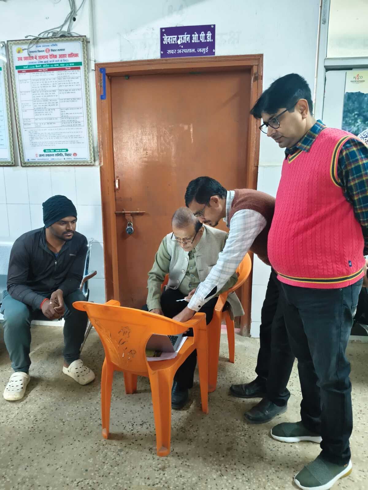 ड्यूटी से गायब चिकित्सक व स्वास्थ्य कर्मी का एक दिन का वेतन काटने का निर्देश
