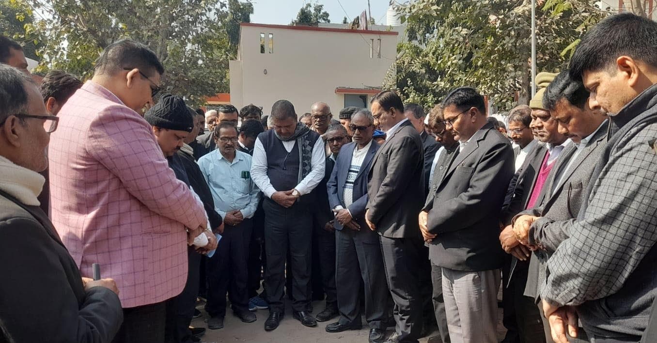 अधिवक्ता रामोतार साव को दी गयी अश्रुपूर्ण श्रद्धांजलि