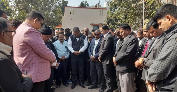 अधिवक्ता रामोतार साव को दी गयी अश्रुपूर्ण श्रद्धांजलि