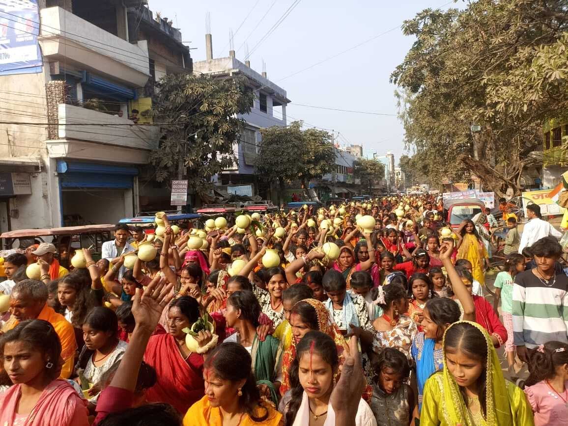 कलश शोभायात्रा के साथ सात दिवसीय भागवत कथा शुरु