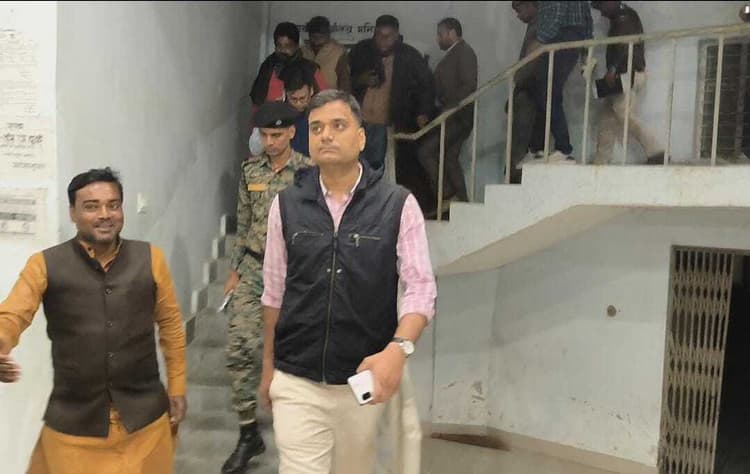 डीएम ने सभी किसानों से एफआर आइडी बनाने की अपील की