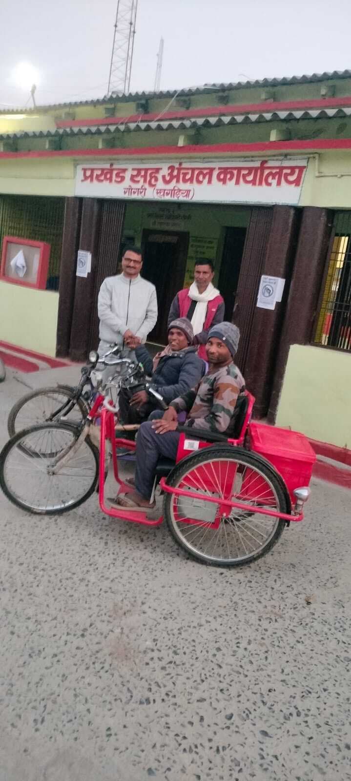 दिव्यांगों की समस्या को लेकर प्रखंड प्रमुख से मिले दिव्यांग जन कल्याण समिति के सदस्य