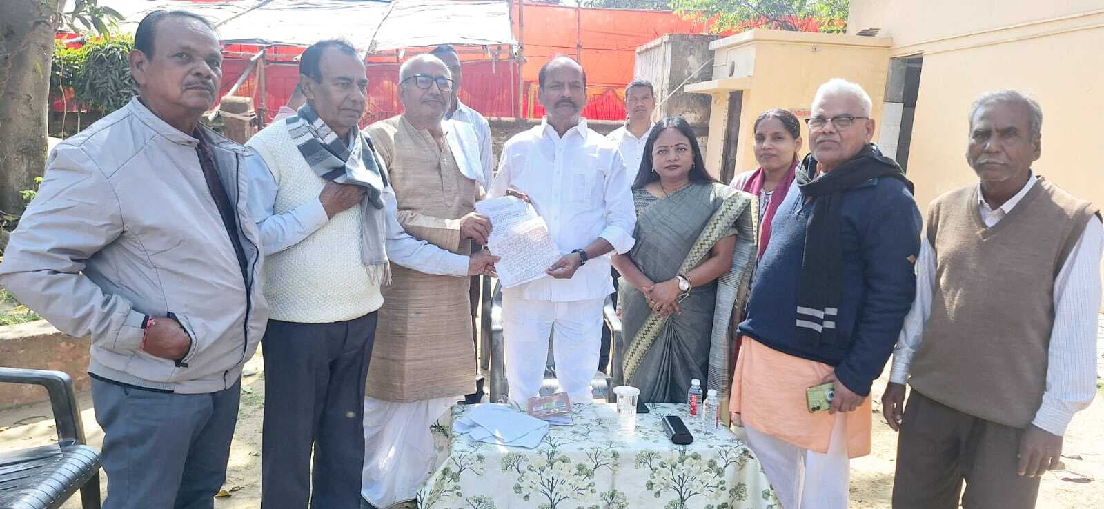 East Singhbhum News : सैकड़ों शिक्षक और कर्मी नियमित वेतन से हैं वंचित