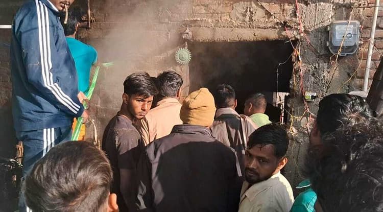 शॉर्ट सर्किट से दुकान में लगी आग, लाखों का सामान जलकर खाक