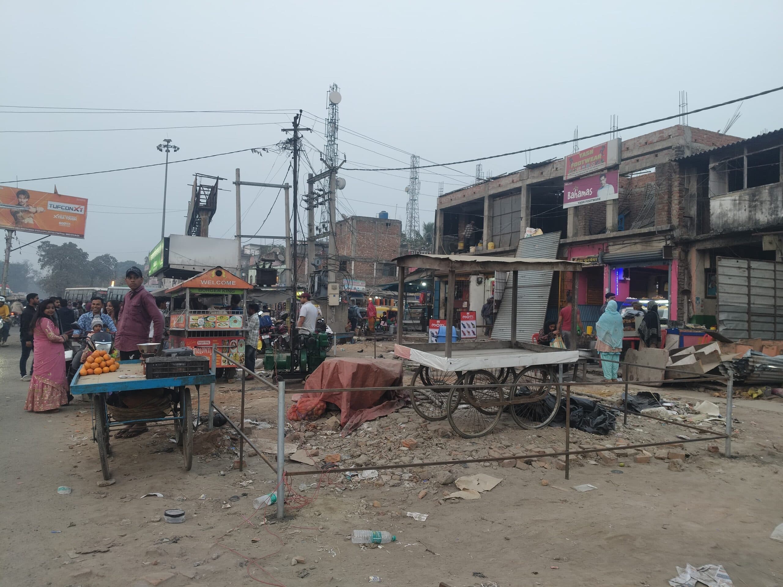 एनएच-31 पर चला प्रशासन का बुलडोजर