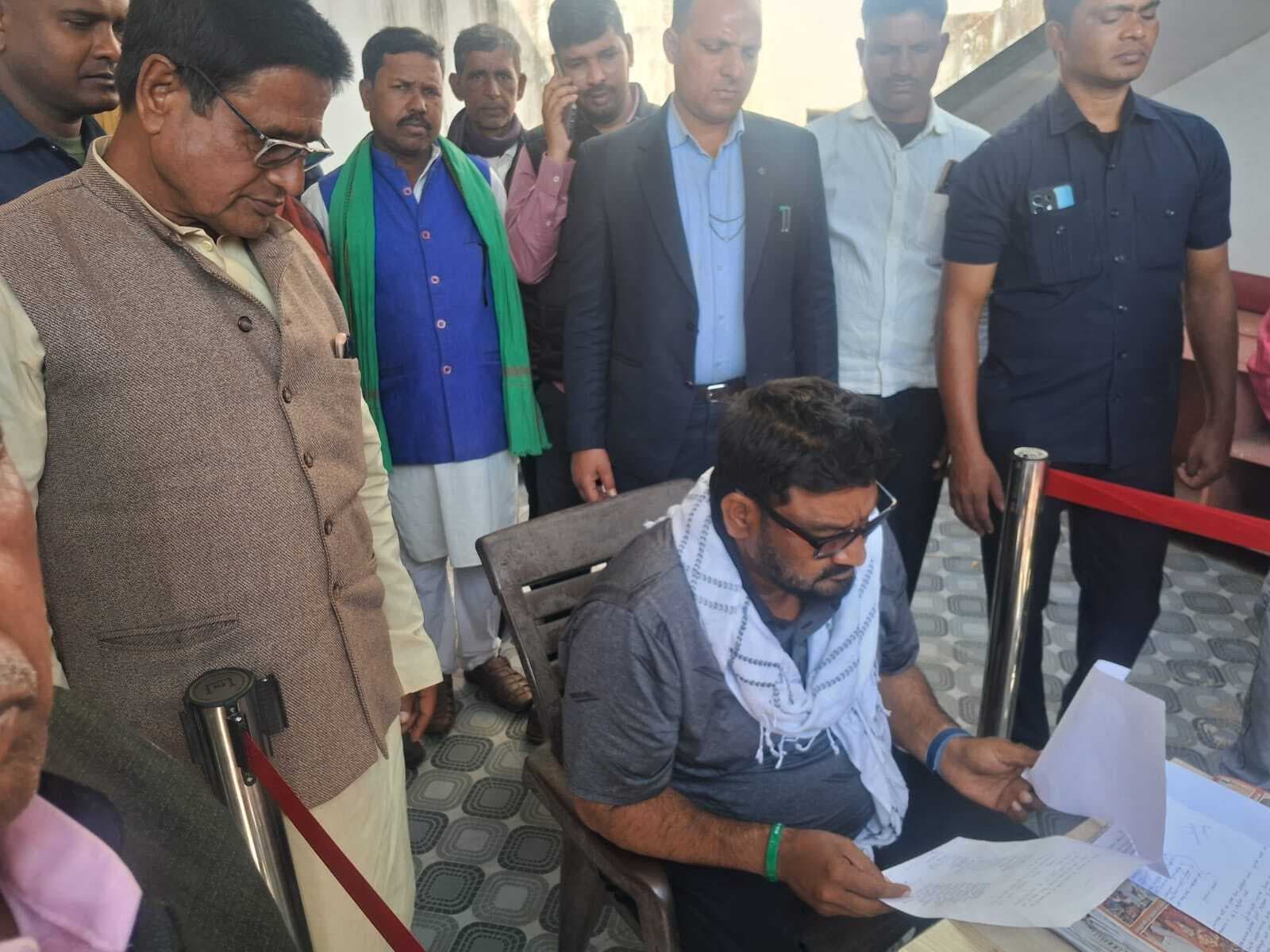 ग्राम प्रधानों ने पांच सूत्री मांगों को लेकर मंत्री को सौंपा ज्ञापन