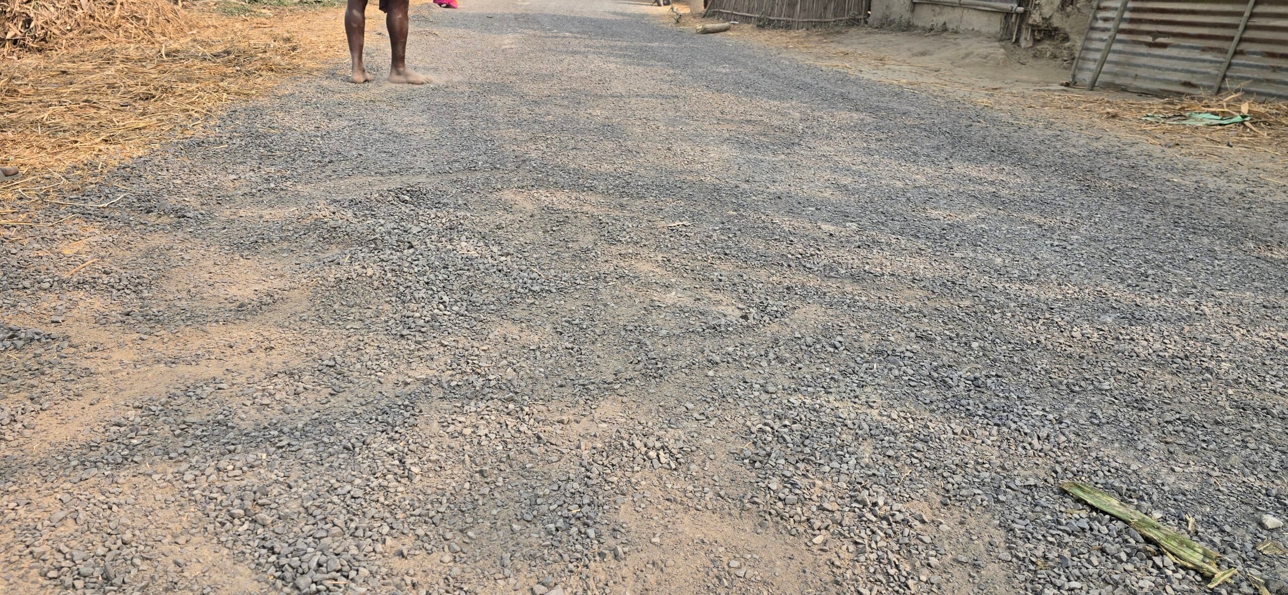 22 करोड़ से बनी सड़क एक वर्ष में हो गयी जर्जर