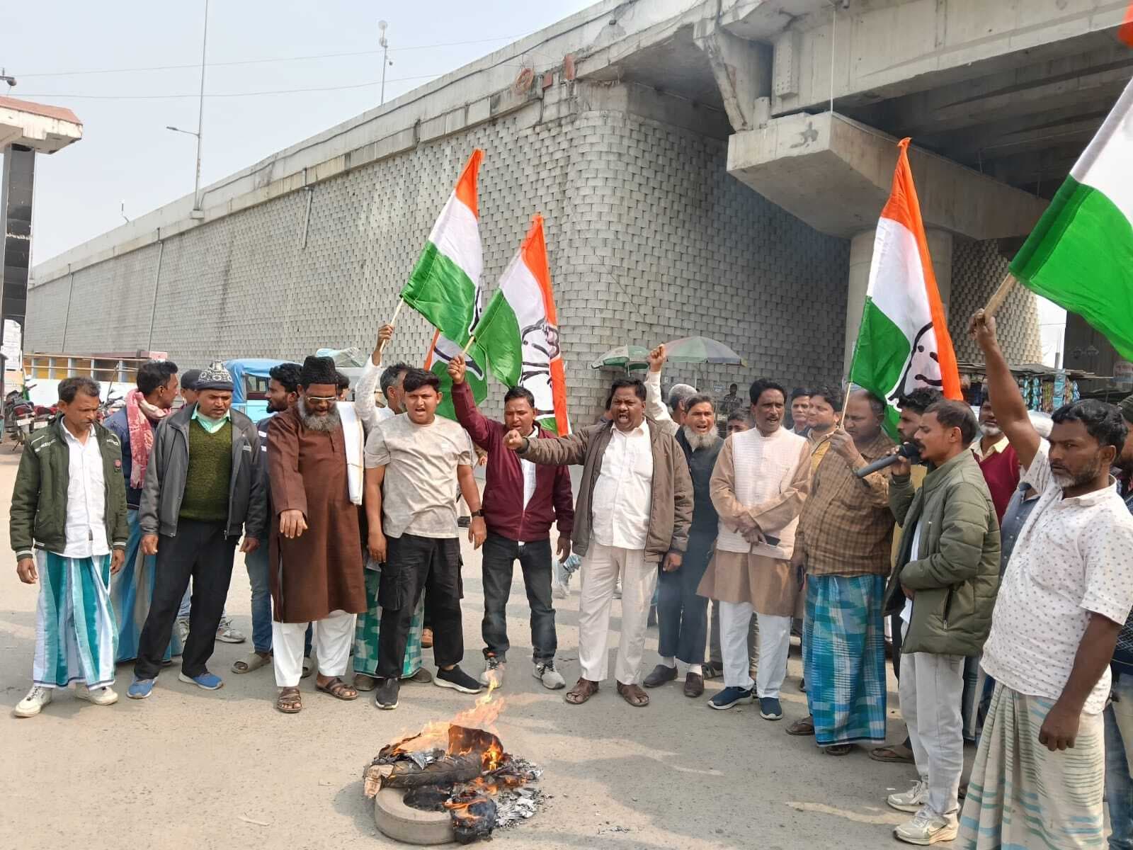 कांग्रेस नेताओं ने किया प्रदर्शन