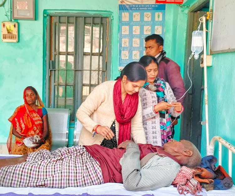 करंट लगने से बुजुर्ग की हालत गंभीर