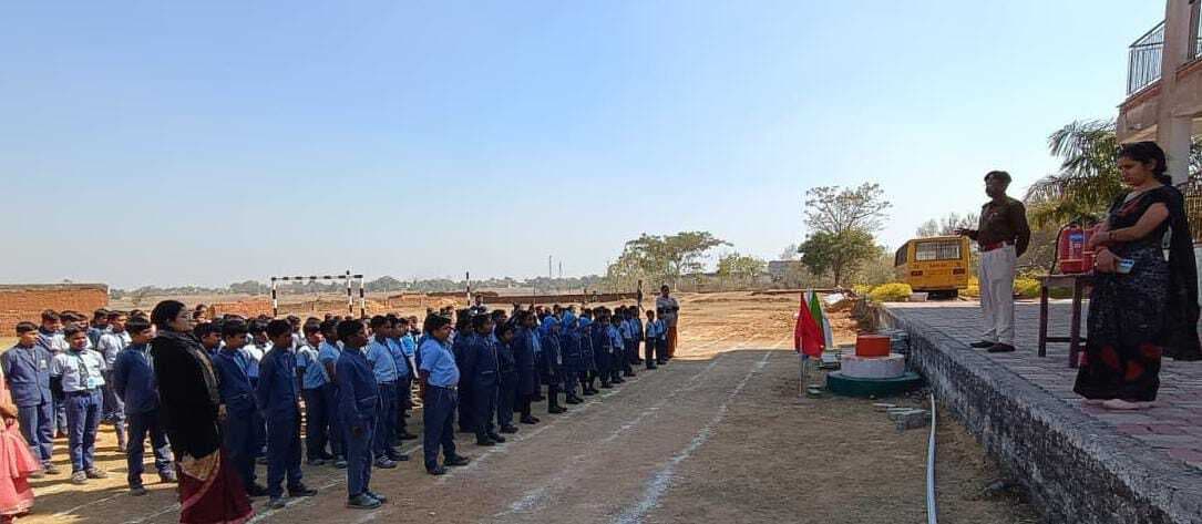 छात्र-छात्राओं को आग से बचाव की दी जानकारी