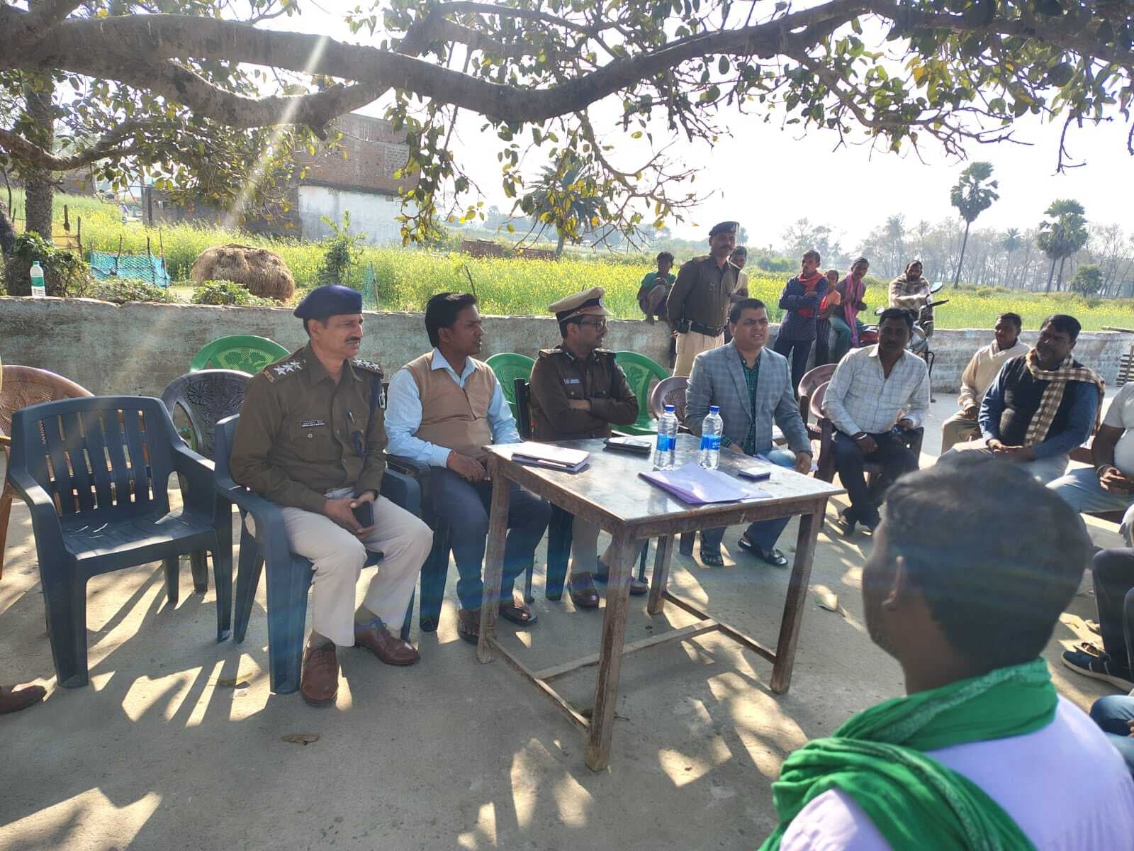 छोटी विषहर में जमीन विवाद को लेकर दो पक्षों में मारपीट