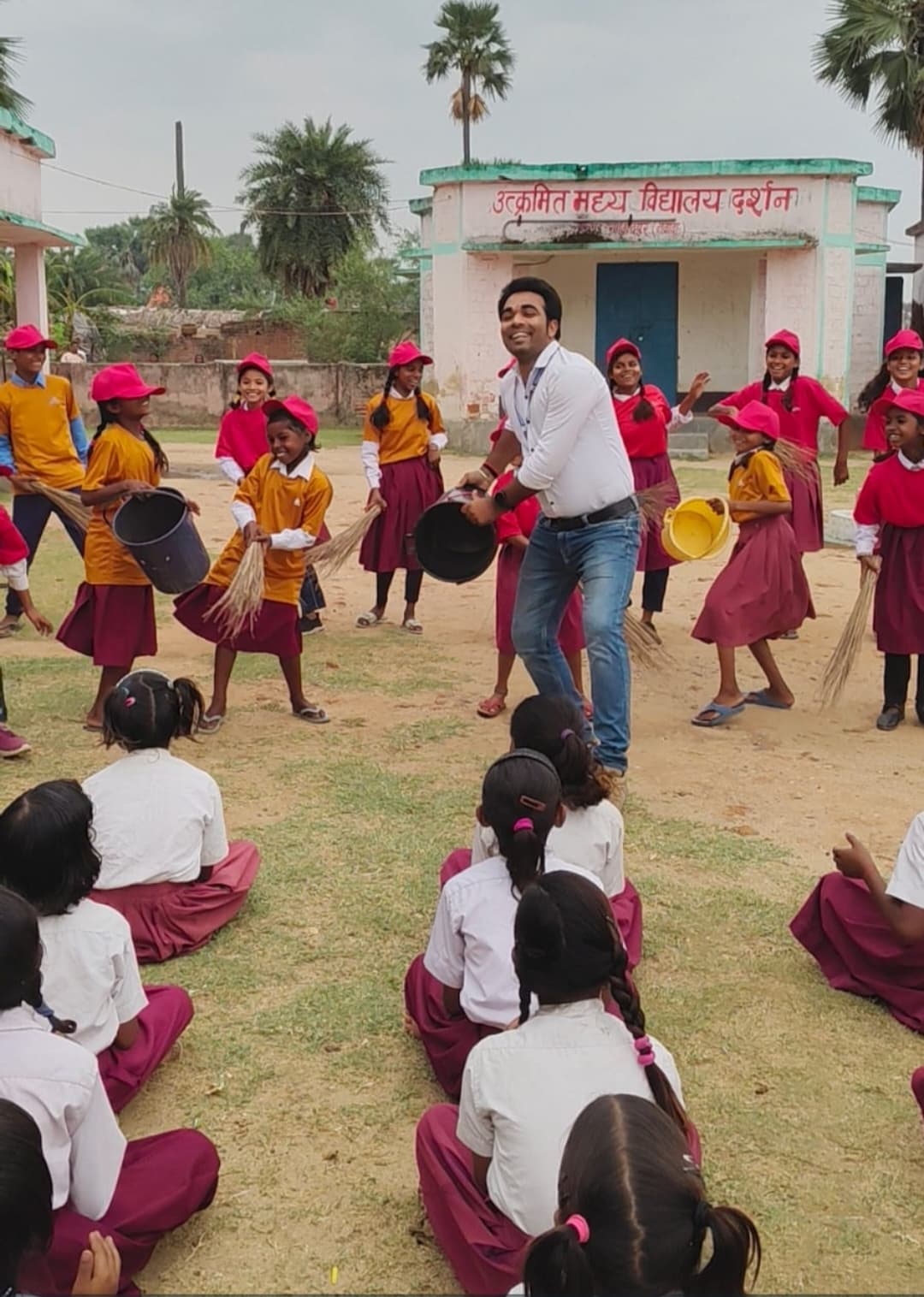 प्रार्थना सभा में अभिनय के जरिये सिखाया स्वच्छता का पाठ