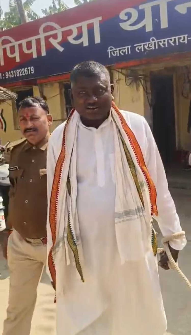 मारपीट व फायरिंग मामले में पूर्व मुखिया समेत चार गिरफ्तार