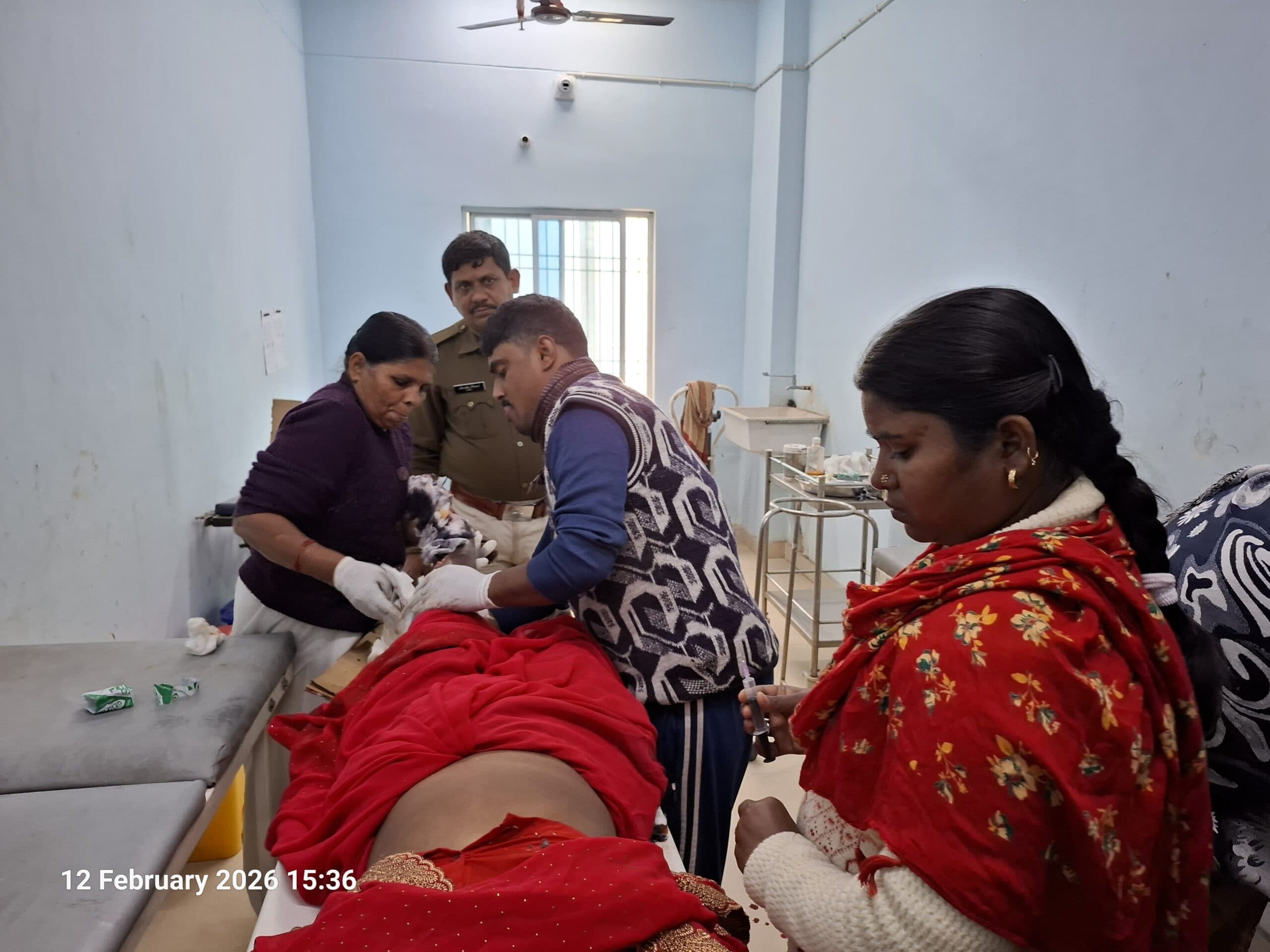 मौसेरे भाई की शादी में जा रहे मां-बेटा सड़क हादसे में घायल