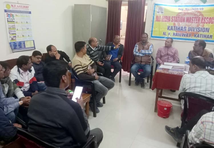 रंगपानी ट्रेन दुर्घटना की जांच व कार्रवाई पर स्टेशन मास्टरों ने उठाये सवाल