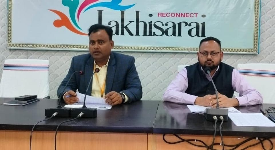 सर्वे कार्य को निर्धारित अवधि में पूर्ण कर खेसरा पंजी करें तैयार: डीएम