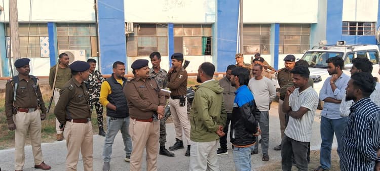 दो बाइकों की टक्कर में तीन युवकों की मौत, दो गंभीर