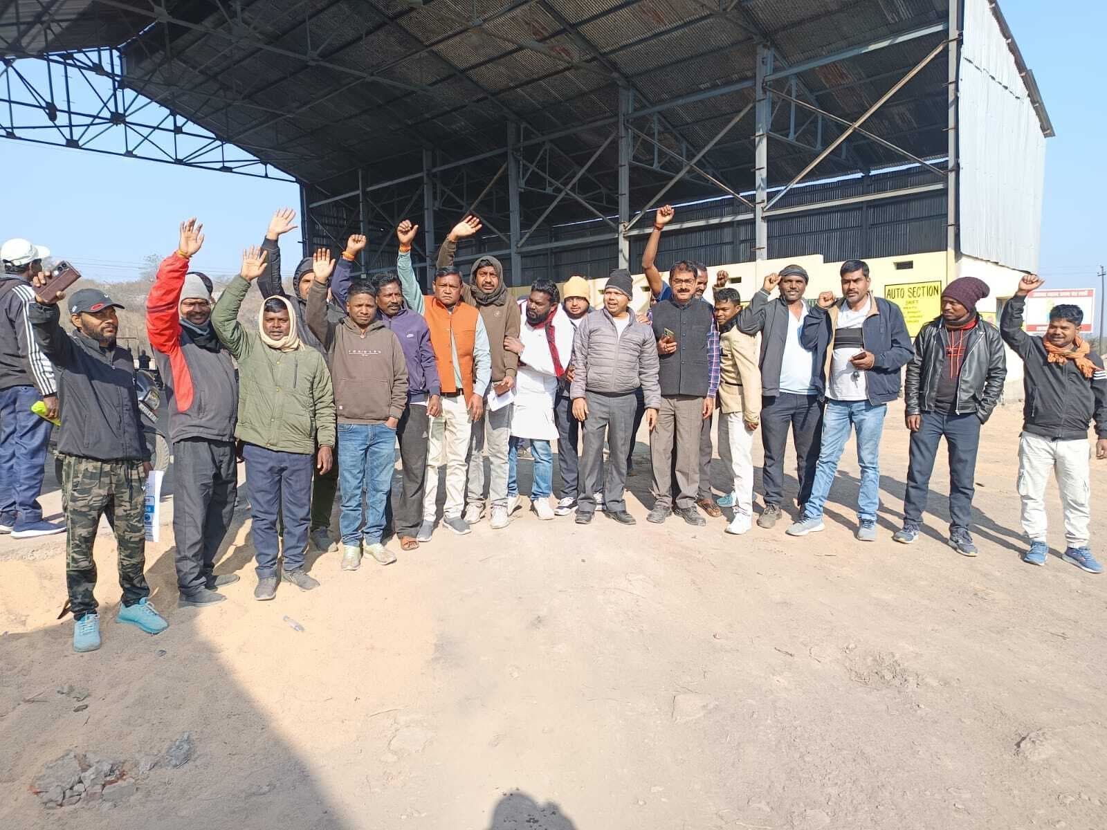 सीसीएल एनके एरिया में हड़ताल का व्यापक असर