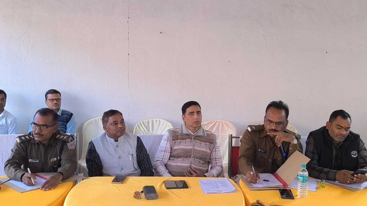 Deoghar news : निर्धारित रूट से ही निकलेगा जुलूस, डीजे पर रहेगा पूर्ण प्रतिबंध