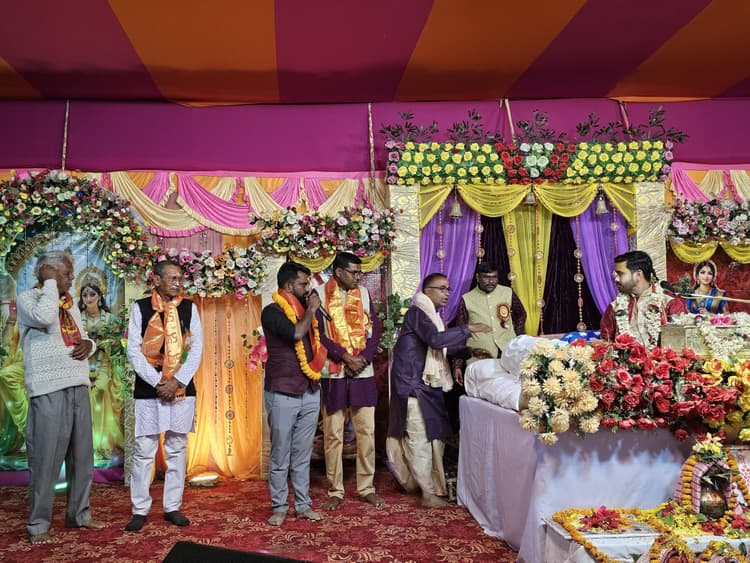 East Singhbhum News : ईश्वर की शरण में रहने वाले का बाल भी बांका नहीं हो सकता : गोविंद शास्त्री