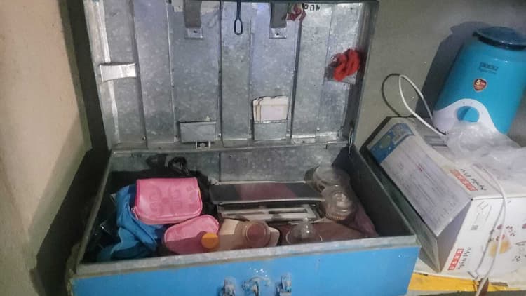 चोरों ने बंद घरों को बनाया निशाना, सोना व नकदी उड़ाया