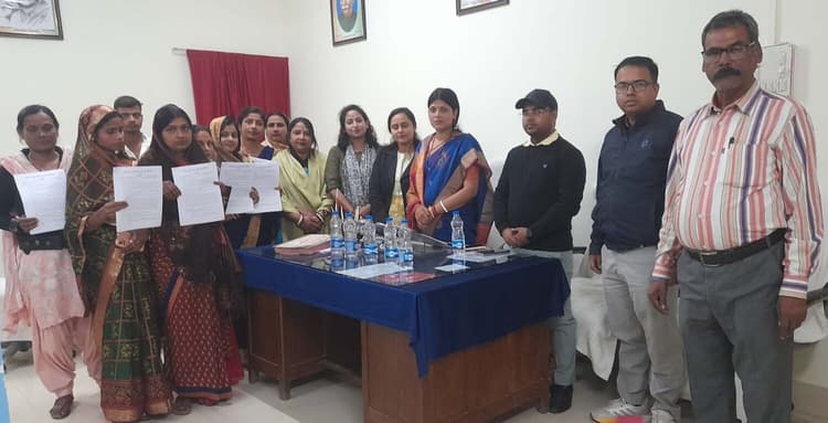 बनमनखी नगर परिषद ने 10 स्वच्छता साथी को सौंपा चयन पत्र