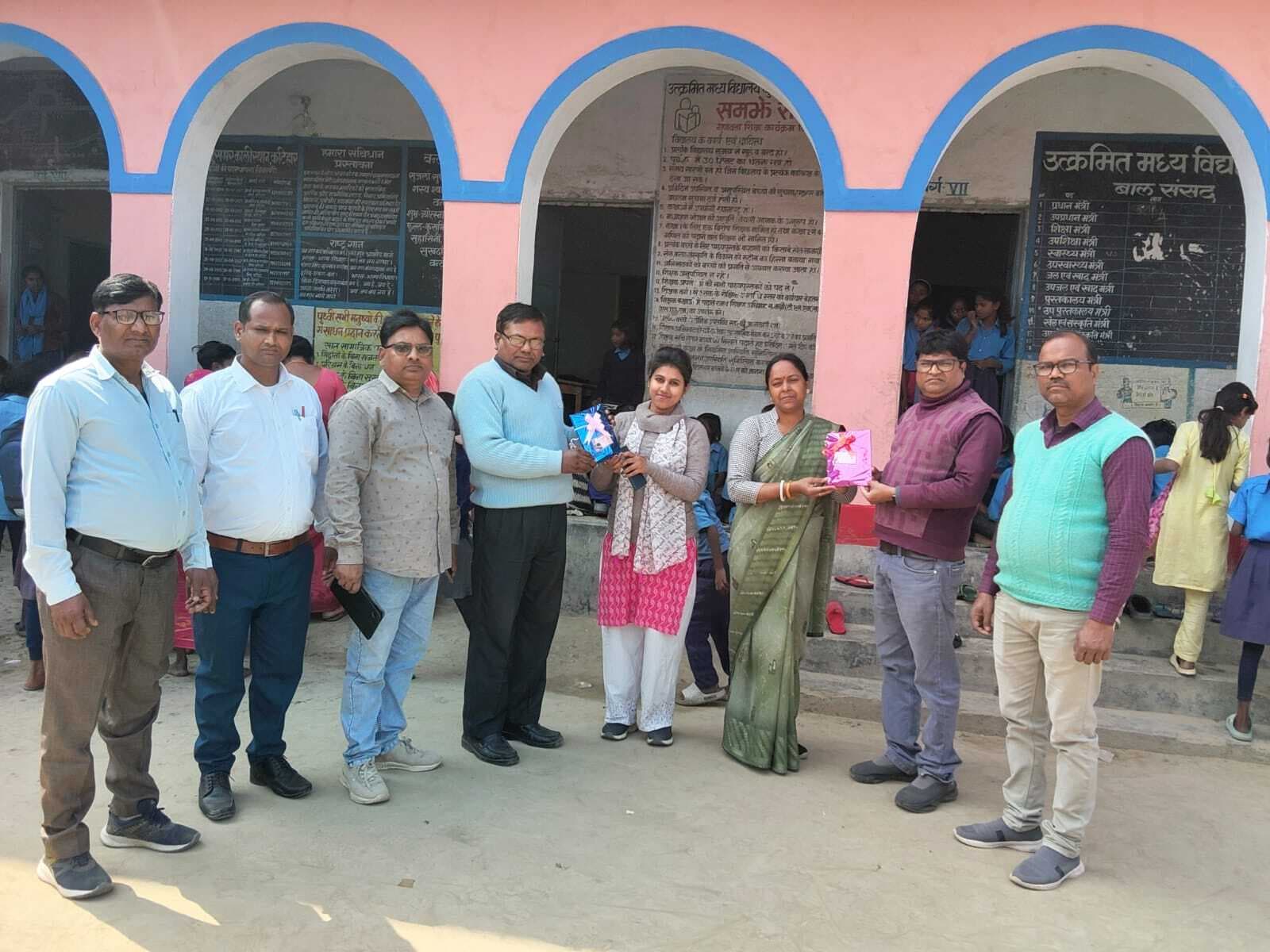 राष्ट्रीय महिला दिवस पर शिक्षिकाओं को किया सम्मानित