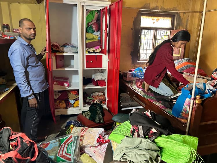 आधा दर्जन घरों से जेवरात व नकदी चोरी