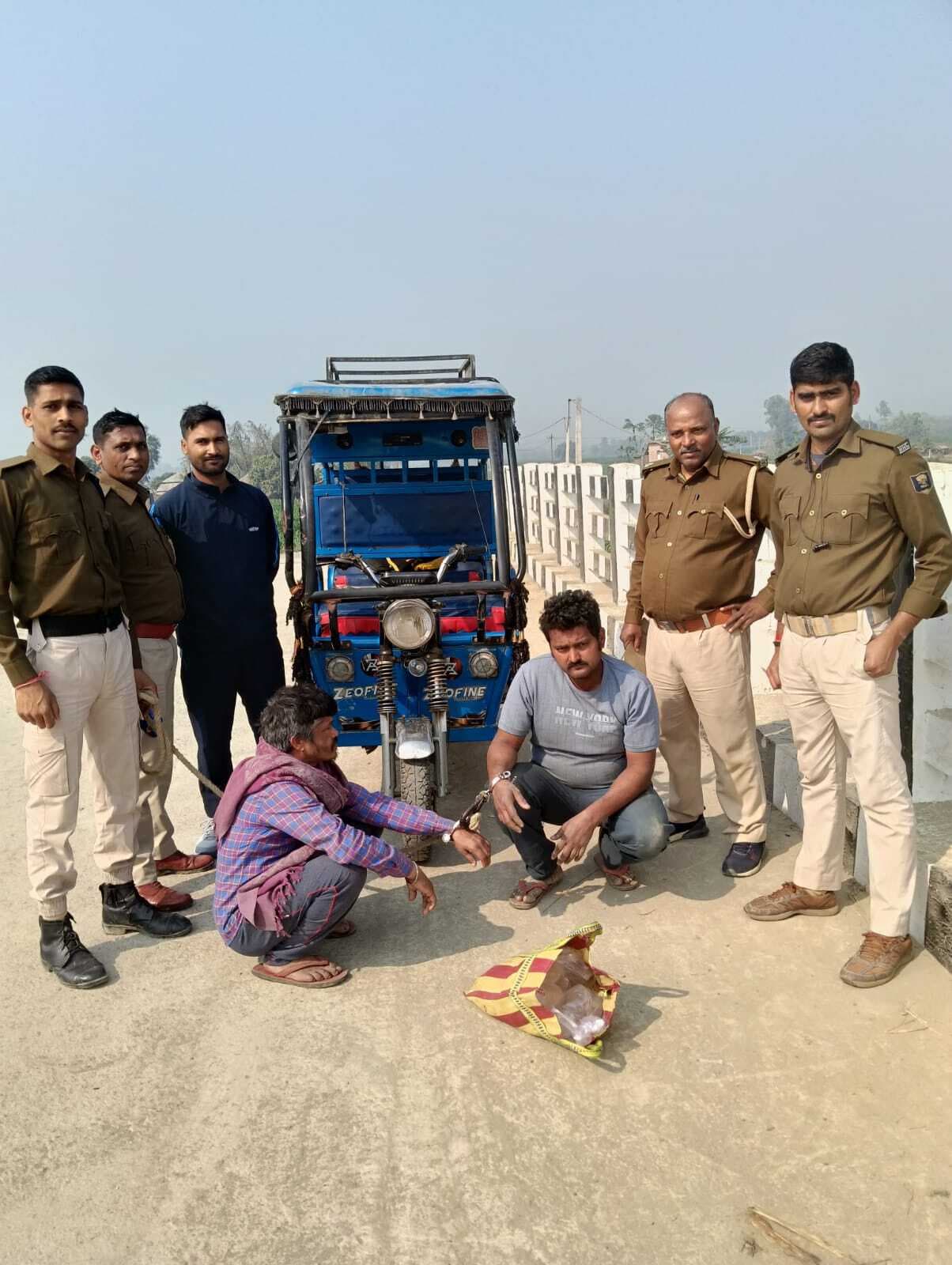 उत्पाद विभाग ने दो तस्कर को पकड़ा, 41 लीटर शराब जब्त