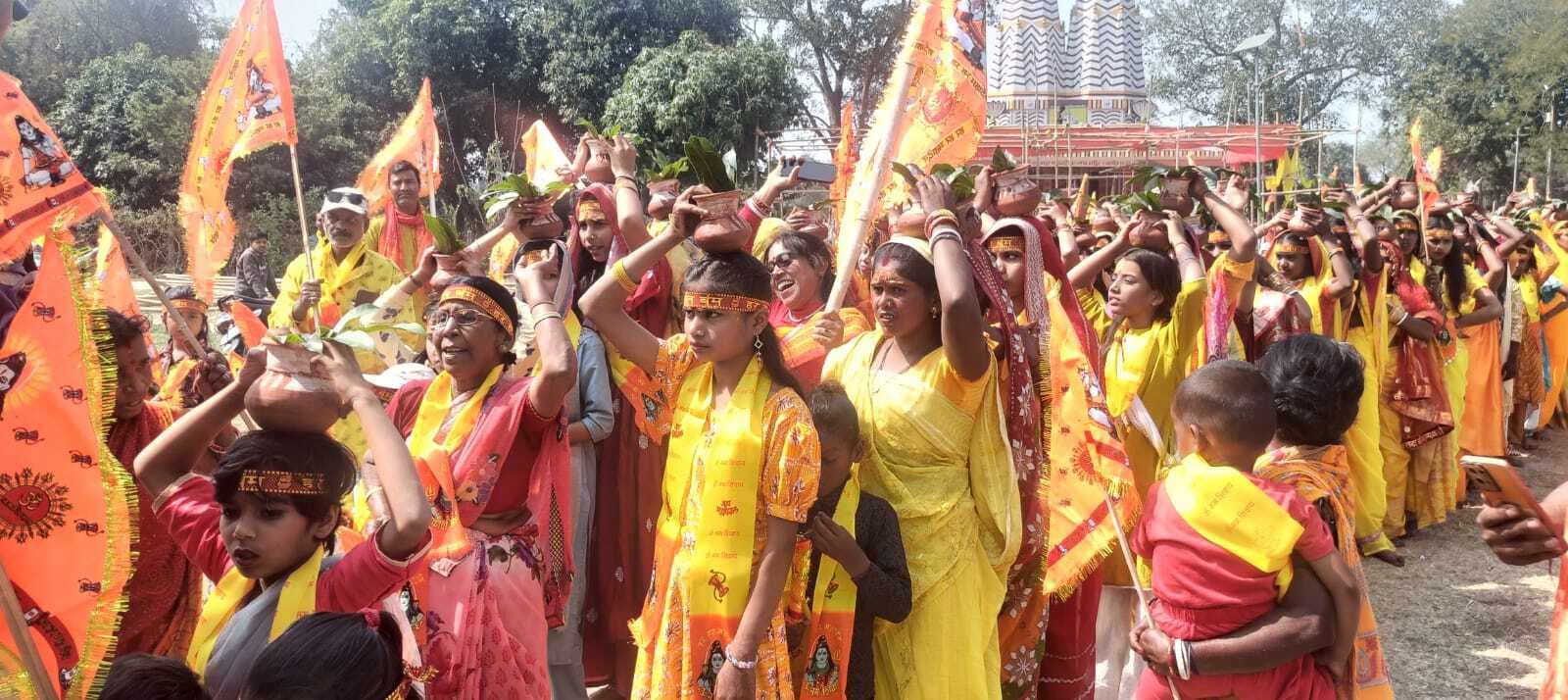 नर्मदेश्वर महादेव के प्राण प्रतिष्ठा को लेकर निकाली गयी कलश शोभा यात्रा