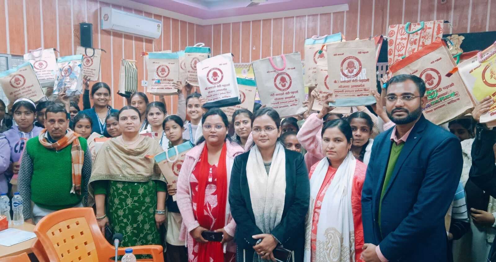 बालिकाओं की सशक्तिकरण ही समाज के प्रगति का आधार: प्रभारी डीएम