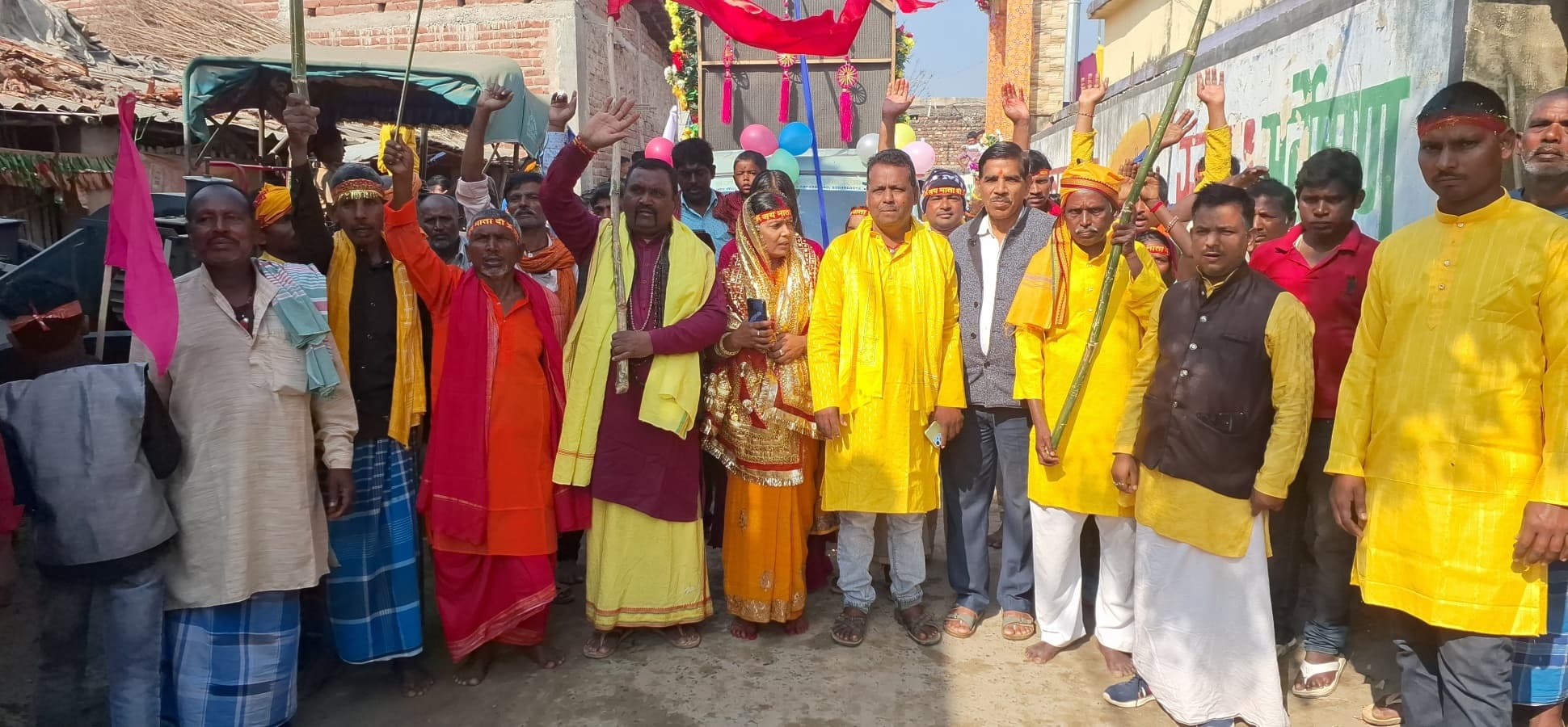 शिवलिंग स्थापना को निकाली कलश शोभायात्रा