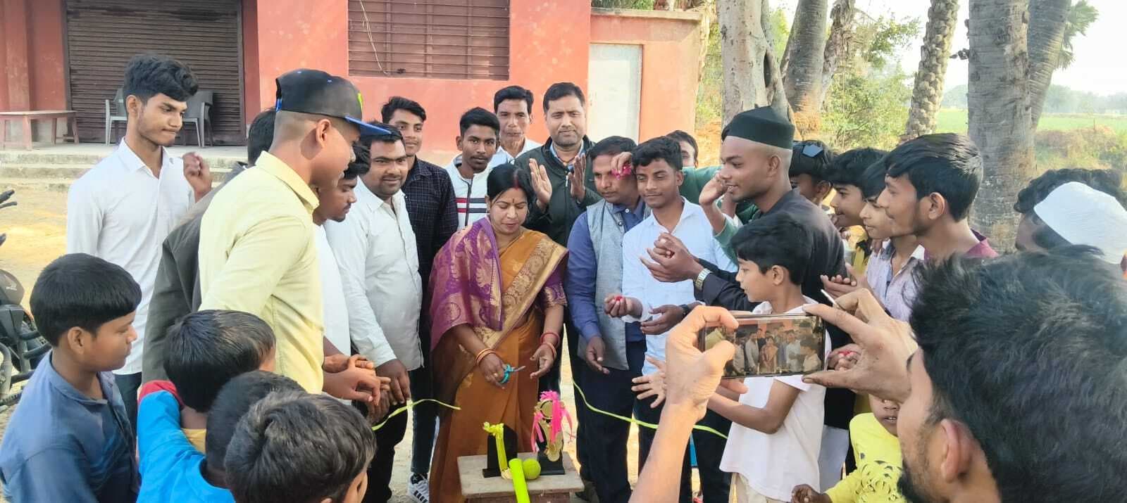 क्रिकेट टूर्नामेंट में युवाओं ने दिखाया दम