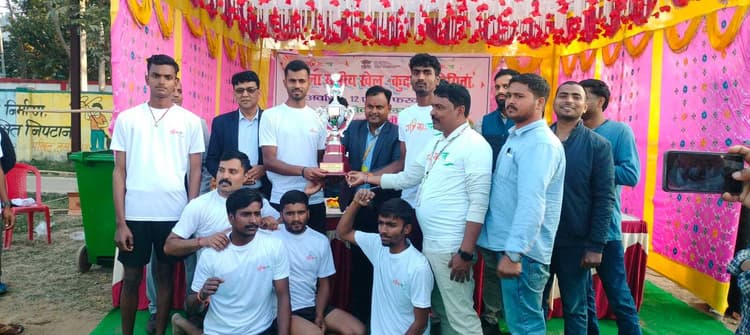 वॉलीबॉल में सूर्यगढ़ा युवा क्लब विजेता व वॉलीबॉल क्लब लखीसराय बने उपविजेता