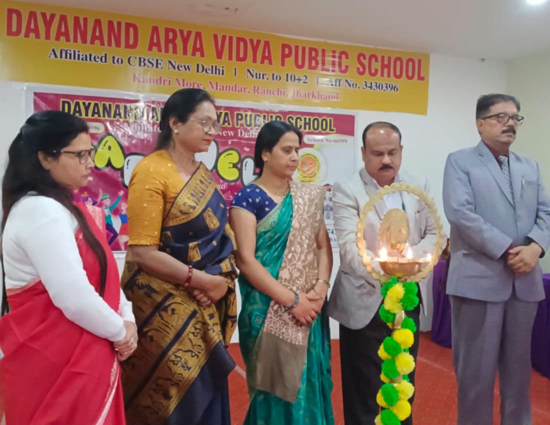 स्कूल में आशीर्वचन व विदाई समारोह