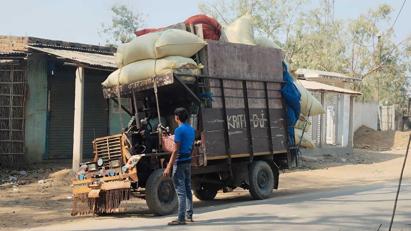 रोक के बावजूद जुगाड़ वाहन का धड़ल्ले से हो रहा परिचालन