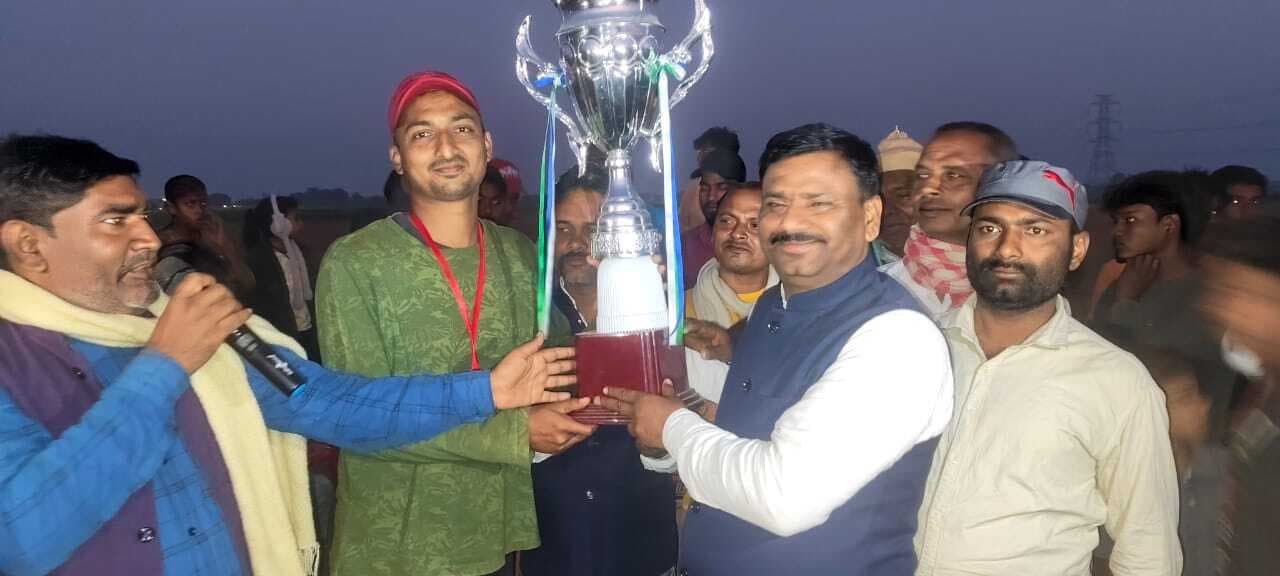 फाइनल: रोमांचक मुकाबले में बोरना ने मेहसौरी को एक रन से हराकर कप पर जमाया कब्जा