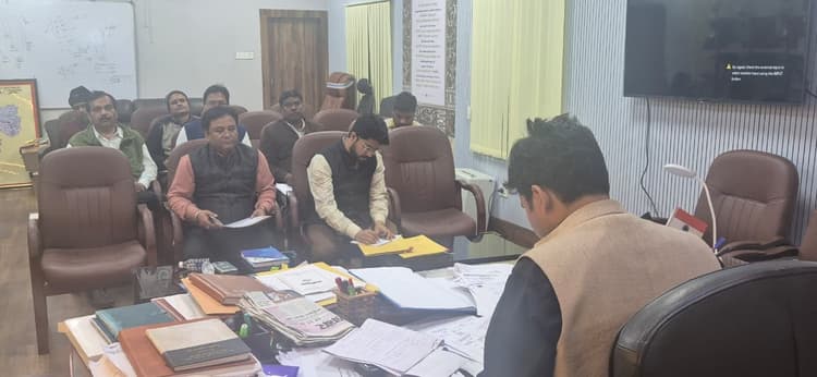 लैंप्स और गोदाम निर्माण की गुणवत्ता पर डीसी ने जतायी नाराजगी