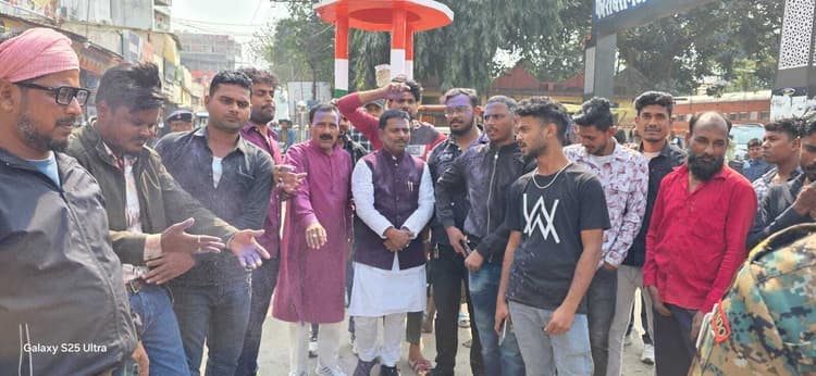 पूर्णिया सांसद के बरी होने पर मनाया जश्न