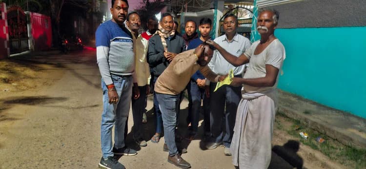 बुंडू में अध्यक्ष पद के प्रत्याशियों ने लगाया जोर, प्रचार वाहन से होने लगी है शोर