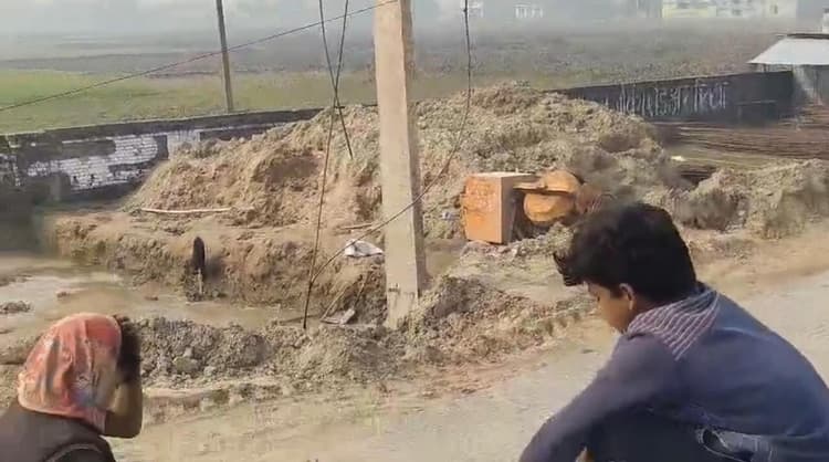 जमीन पर 144 के बाद निर्माण कार्य से तनाव